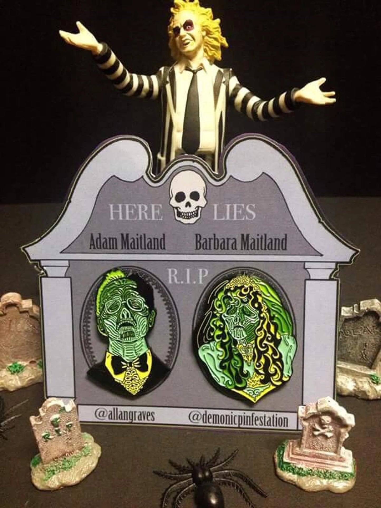 Ghostly Newlyweds BEETLEJUICE HORROR MOVIE PIN BADGE SET