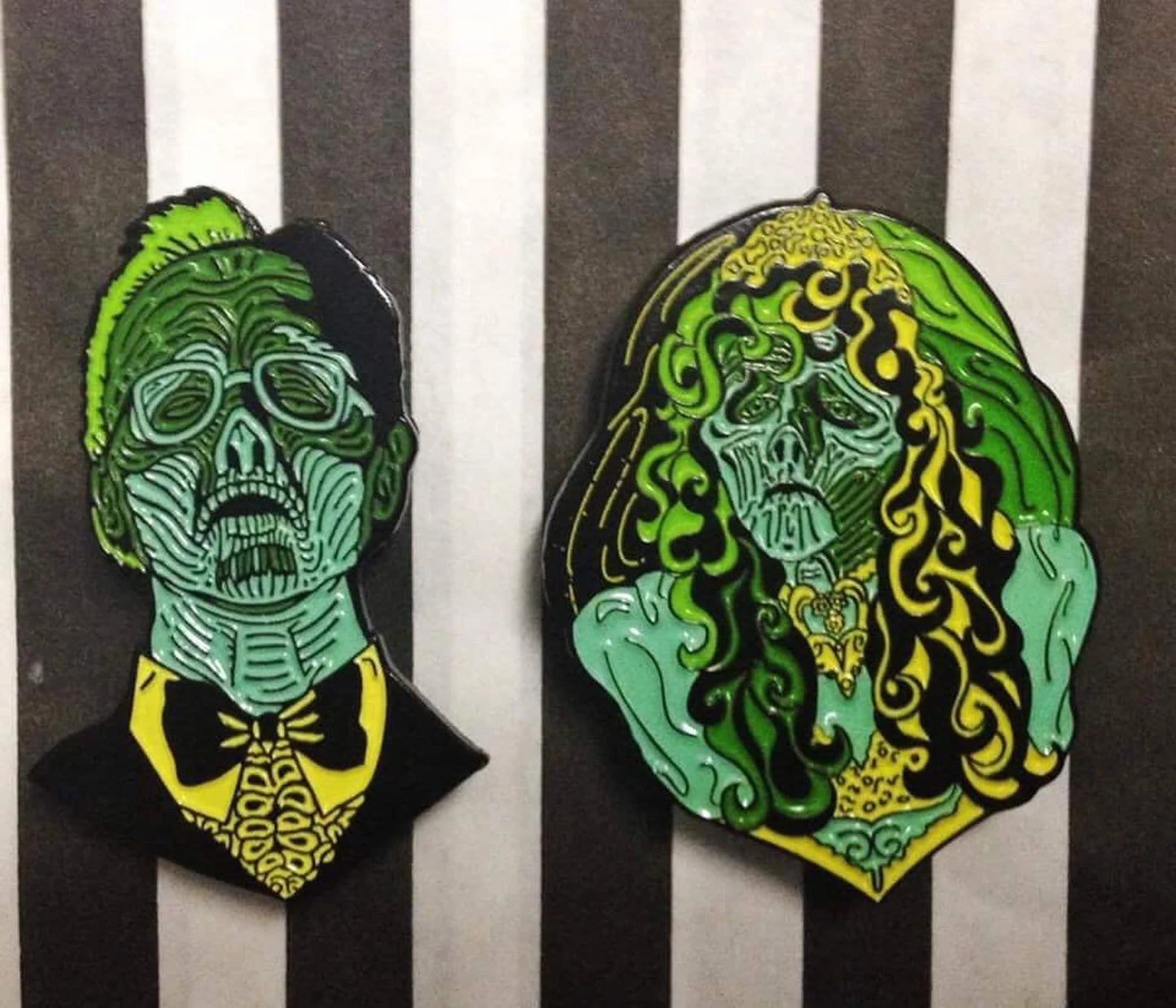 Ghostly Newlyweds BEETLEJUICE HORROR MOVIE PIN BADGE SET