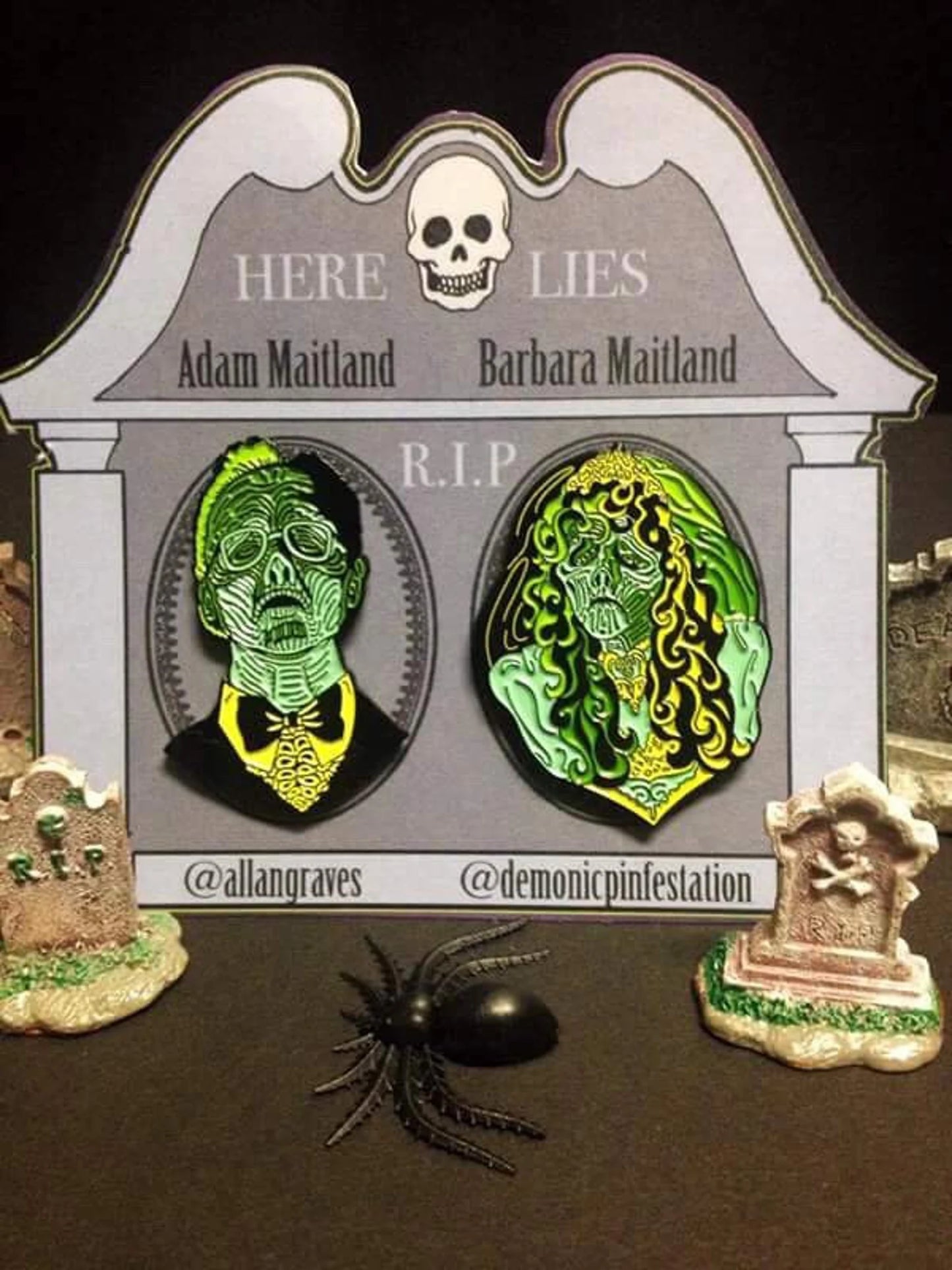 Ghostly Newlyweds BEETLEJUICE HORROR MOVIE PIN BADGE SET